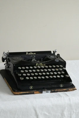 £285 • Buy Vintage Erika Typewriter Model 5 Seidel & Naumann