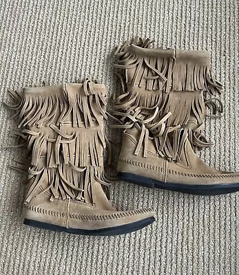 Minnetonka Womens 3-Layer Mid-calf Taupe Suede Leather Fringe Boot SZ 8 • $29.99