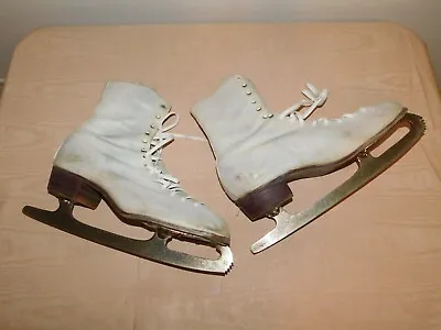 Vintage Alfred's Arch Grip Skating Shoe Women's Ice Skates Size 9 • $55.99
