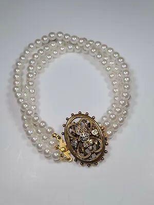 Bracelet Faux Pearl 3 Strand Vintage • $10
