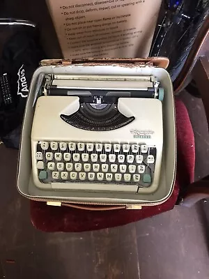 Olympia Splendid 33 Portable Typewriter With Hard Case • £60