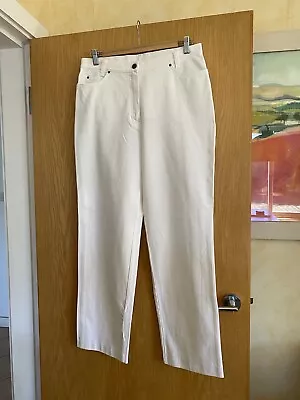 Ladies ‘Olsen’ White Straight Leg Jeans-size 14-leg 30”VGC • £12