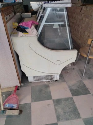 £250 • Buy Commercial Over Serve Counter Display Fridge Chiller 200cm
