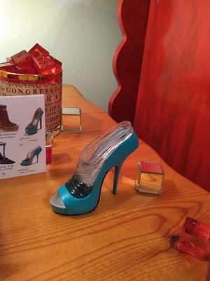 $119 • Buy Just The Right Shoe  SMOKY  2012 By Lorraine Vail #J120518