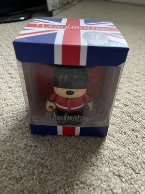 £4 • Buy DISNEY VINYLMATION • LONDON GUARD • UK STORE EXCLUSIVE • 3” FIGURE • NEW Retired