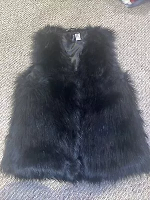 H&M Divided Faux Fur Vest Black Size 8 • $19.99
