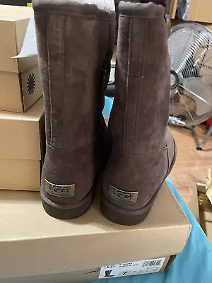 Ugg New • $90