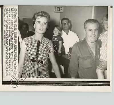 Lee Harvey Oswald Wife Marina Leaves Court Press Photo JFK Assassin 1965 • $24