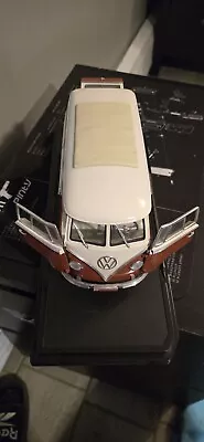 Road Signature Deluxe Edition 1962 Volkswagen Microbus 1/18 • $50