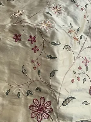 £5 • Buy Sandersons Embroidered Curtain Fabric Remnant 40cm X 40cm