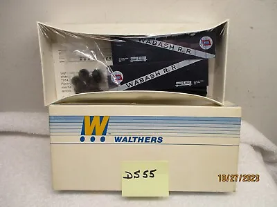 Walthers 933-1403 32' Van Trailers Wabash   DS55 • $10