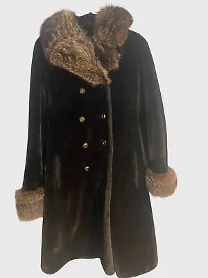 Gorgeous Vintage Paramount Of Philadelphia 1960's Fur Collar Coat • $30