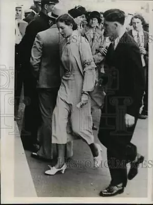 1934 Press Photo Vivian MacMillan Wins Suit $10000 Against Premier Brownlee • $19.99