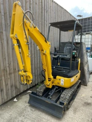 £8995 • Buy KOMATSU PC14R-3 MINI Digger 2016 1.5t Kubota Bobcat Jcb