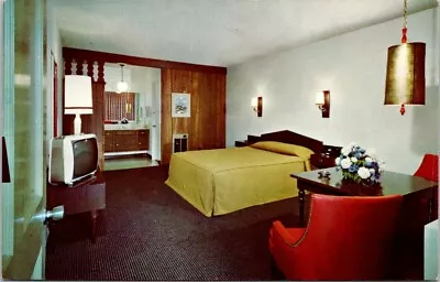 Medford OR Hyatt Lodge Room Interior TV Flowers Oregon Postcard EQ4 • $9.59