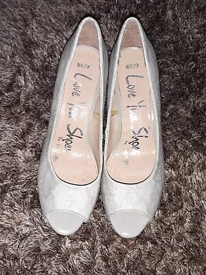 £5 • Buy Ladies ,small Heel Shoes, Stone Colour,size 6