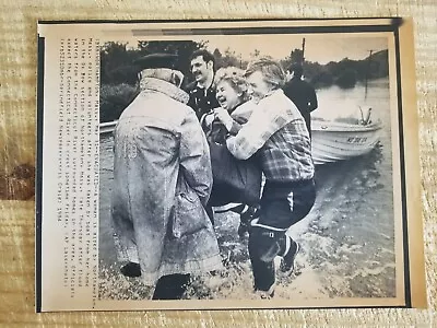 '84 11  X 8  PRESS WIREPHOTO.MAY 31WOMAN IS AIDED BY NORTHAMPTONMASS POLICE &  • $8.39