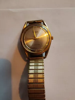 Mens Gold Mechanical Accurist Shockmaster Watch 21 Jewels  • £39.99