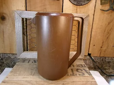 Vintage Rubbermaid Brown 2 1/4 Quart Pitcher #J-2445 With Matching Lid • $4.79