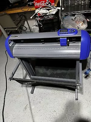 28  USCutter TITAN Professional Vinyl Cutter Plotter W/Vinyl Master Cut Software • $500