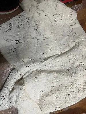 60  X 84  LACE TABLECLOTH-----------------------------rw • $26