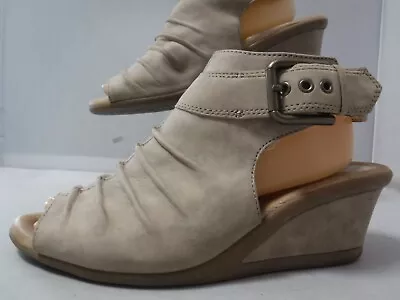 PFR $73 EARTH Adina Womens Sz 10 B Taupe Nubuck Leather Wedge Sandals Booties • $19.99