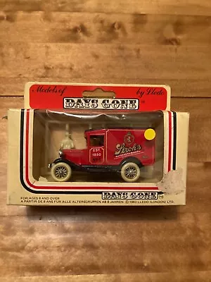 LLEDO DAYS GONE DG 013014a 1934 FORD MODEL A VAN STROHS BEER RARE 1985 + FIGURES • £5