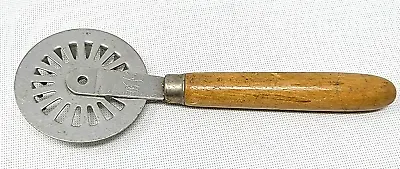 Vintage CORONA Aluminum Pastry Wheel Pie Crust Edge Crimper Trimmer Cutter Tool  • $11.95