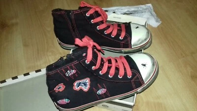 £10 • Buy Unisex Size Uk 3 Boots With Side Zip