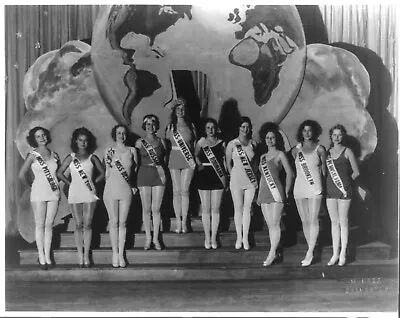 Old 8X10 Photo 1930's Miss Universe And A Bevy Of Other Beauties 5369u • $8.95