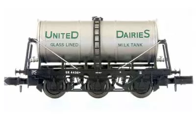 Dapol N Gauge 6 Wheel Milk Tank United Dairies (Green Text) 4430 • £16