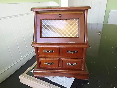 Vintage Beautiful Wooden Music (Lara's Theme) Trinket/Jewellery Box. • £6.99