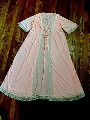 Vtg Peignoir Set Gown Robe Peach&cream Lace Union Label (ELASTIC NEEDS REPAIRED) • $29.99