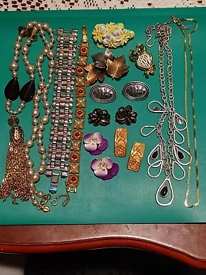 Vintage Jewelry Lot All Signed Necklaces Bracelets Brooches Clip On Earrings  • $9.99