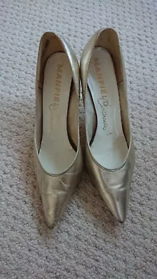 £30 • Buy Original Vintage 60s Pale Gold Court Shoes Size 4 