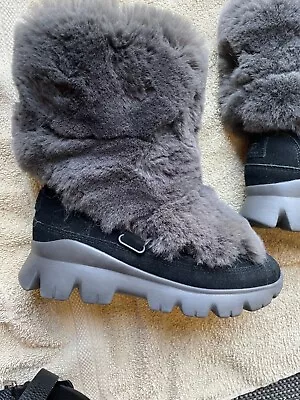 UGG Fur Boots 5.5 • $29.52