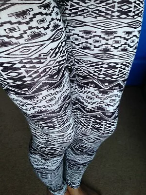  AZTEC TRIBAL White Black Leggings Pants RAYON Junior S M 2-8 • $2.99