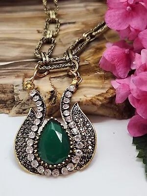 Vintage Necklace 16  Gold Tone Green Rhinestone Pendant Gold Spring Summer Fall • $11.44