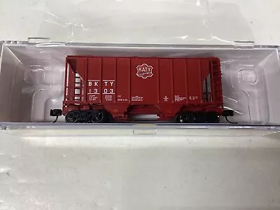 Athearn #17251 N Scale “MKT” PS-2600  2 Bay Covered Hopper Rd. #1303 • $30.95