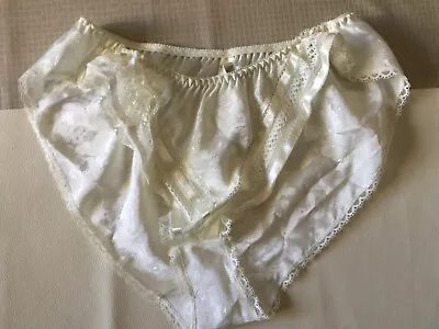 VICTORIA'S SECRET Vintage Gold Label Tap Shorts Flutter Lace Panties Medium 32  • $19