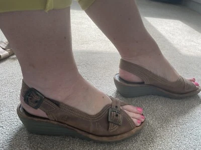 £5 • Buy Fly London Wedge Tan Leather Sandals 7/41
