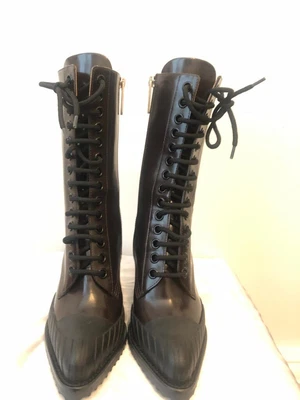 £50 • Buy Brand New Chloe Calf Length 3-tone Black/Brown Boots. Size 4