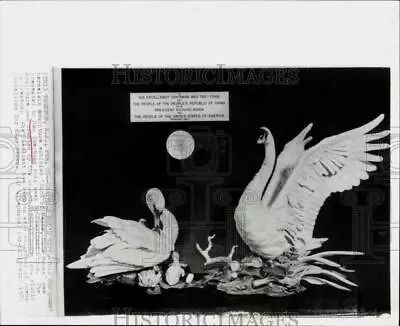 1972 Press Photo  Bird Of Peace Mute Swan  Sculpture Presented To Mao Tse-tung • $19.99