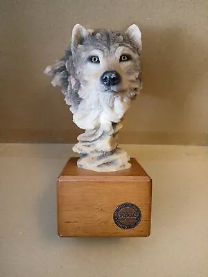 Mill Creek Studios  Keen Eye  Wolf Figurine; 2000 6” • $19.99