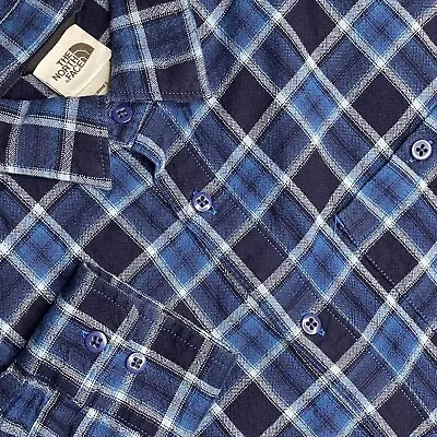 The North Face Men’s Medium Blue Plaid Long Sleeve Button Up Flannel Shirt • $21.87