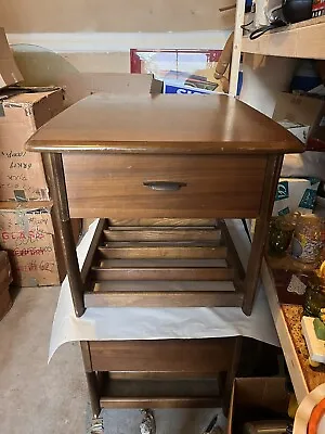 Lane Mid Century Walnut Sleigh Leg Side End Table • $300