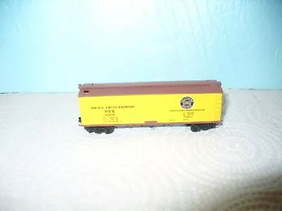 MICRO-TRAINS N-Scale '40 Ft. Ice Bunker Reefer Car'-RTR-no Ob-PFE-VERY GOOD! • $9.99