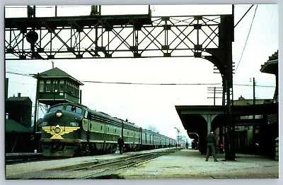 Marion Ohio OH - Erie Railroad E-8 #823 Express Train - Vintage Postcard • $4.49