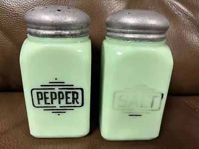 Vintage 1930's McKee Jadeite Uranium Glass Green Salt And Pepper Shakers • $72.99