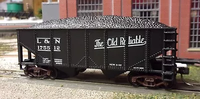HO Scale Life-Like L&N Louisville & Nashville 31' 2-bay Hopper With Coal Load • $3.99